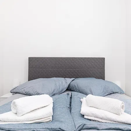Apartmán Beautiful In Seget Donji With Wifi *