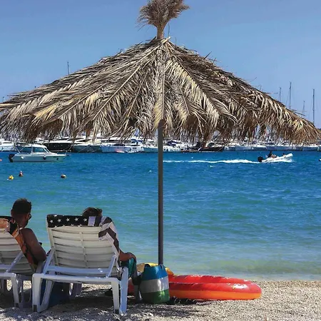 Beautiful In Seget Donji With Wifi Apartmán Trogir