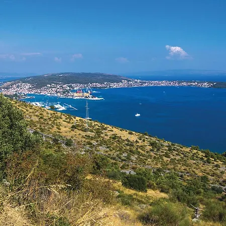 Beautiful In Seget Donji With Wifi Apartmán Trogir