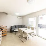 Cozy Apartment In Seget Donji With Wifi