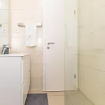 Cozy Apartment In Seget Donji With Wifi * 特罗吉尔