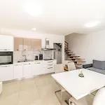 Cozy Apartment In Seget Donji With Wifi 公寓