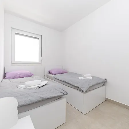 Cozy In Seget Donji With Wifi Trogir